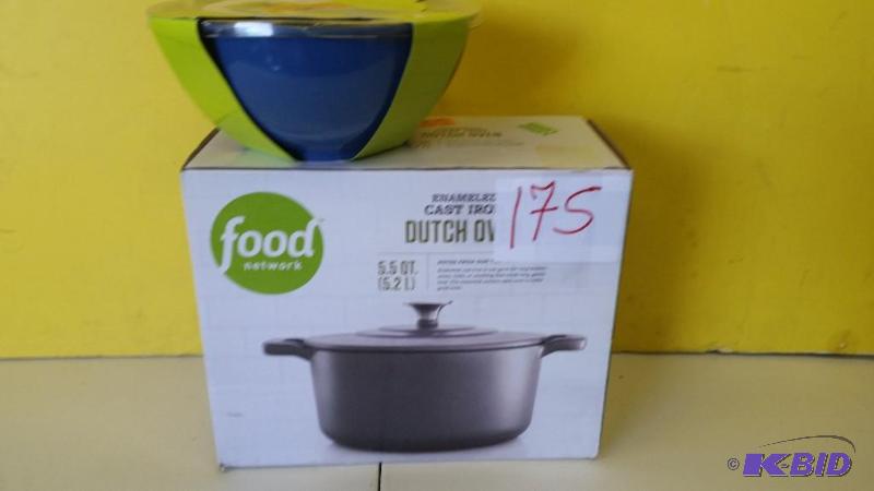 Lot of Dutch Oven 5.5 QT and Mixing Bowls