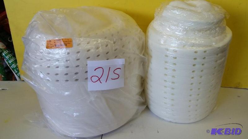 Lot of 2 memory foams