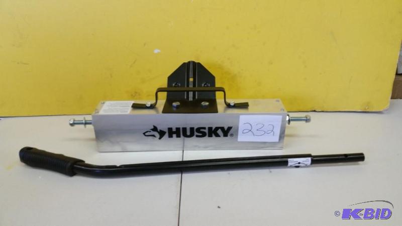 Husky 18 in Magnetic Sweepe