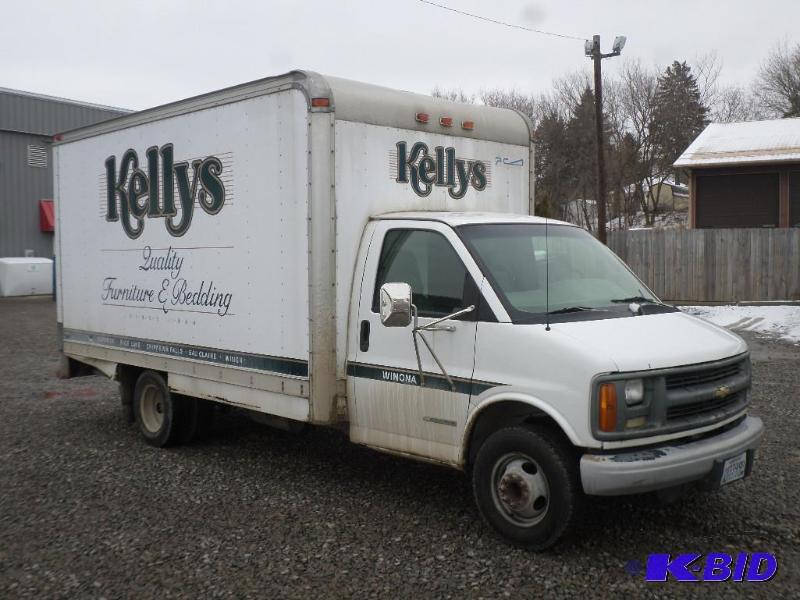 lot 1 image: 1996 Chevrolet 3500 Cube Van With 14ft Alumin...
