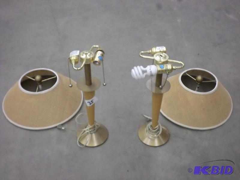 lot 35 image: (2) Nice Matching 120Volt Table Lamps...
