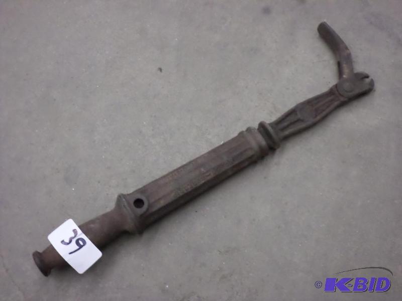 lot 39 image: Vintage Cast Iron Slide Hammer Tool...