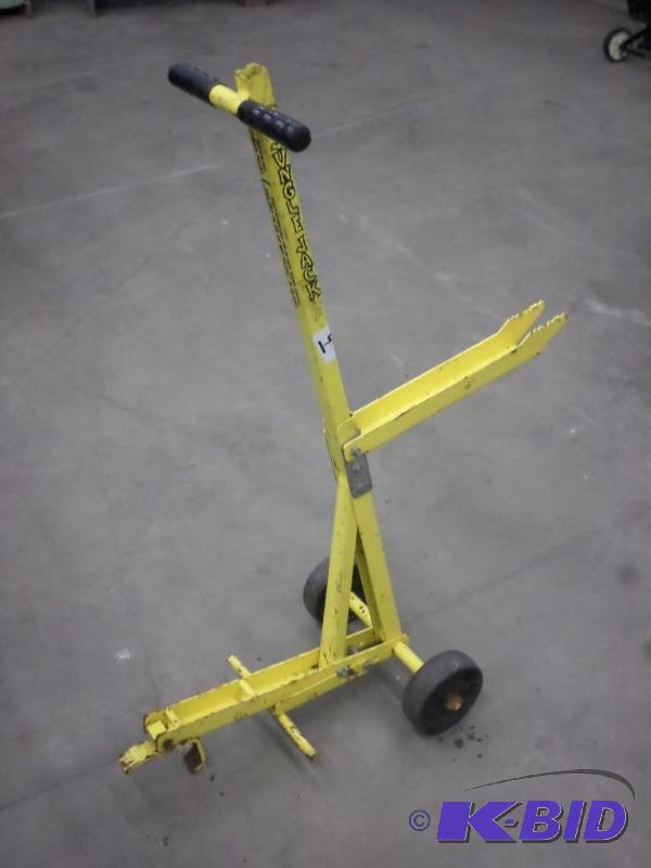 lot 9 image: Jungle Jack Lawn Mower Lift...