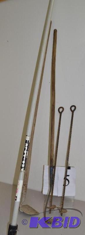 lot 15 image: Garden equipment