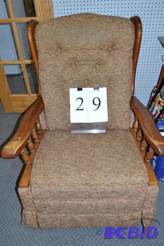 lot 29 image: La-Z-Boy recliner rocker