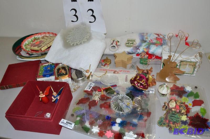 lot 33 image: Christmas items