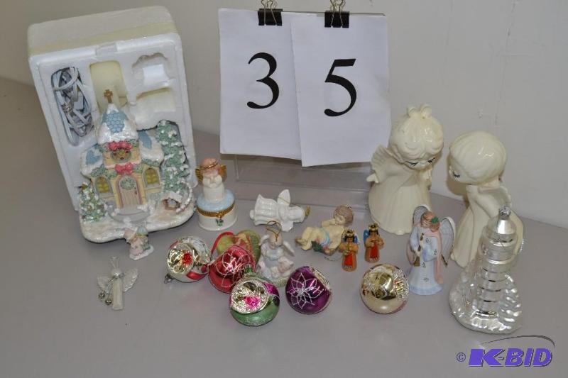lot 35 image: Christmas items