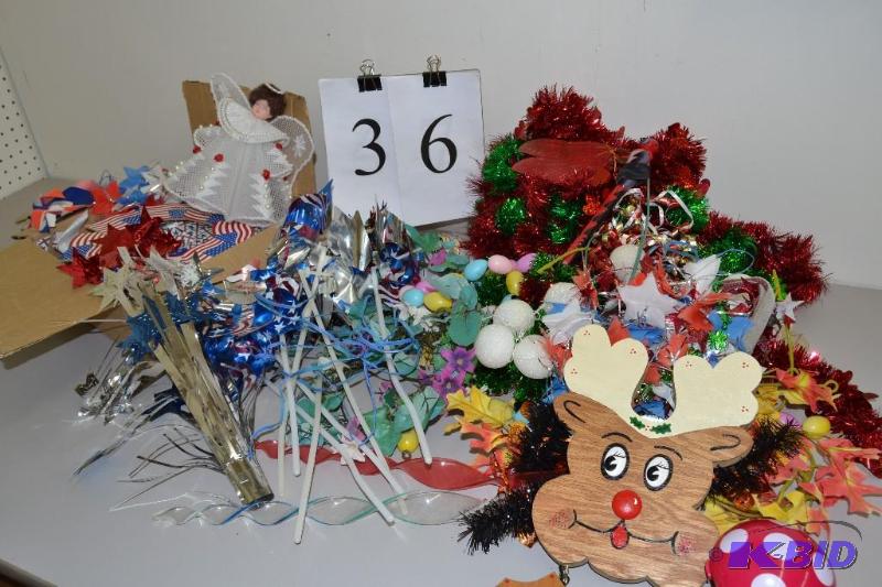 lot 36 image: Holiday decorations