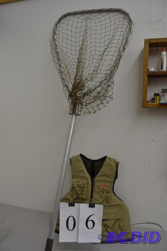 lot 6 image: Stearns fishing vest, net