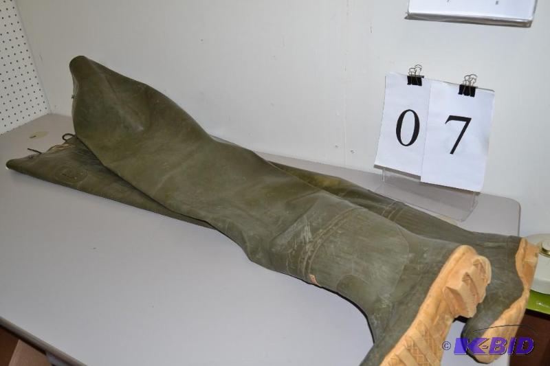 lot 7 image: Hodgman waders