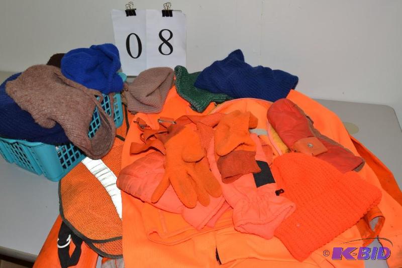 lot 8 image: Outdoor clothing