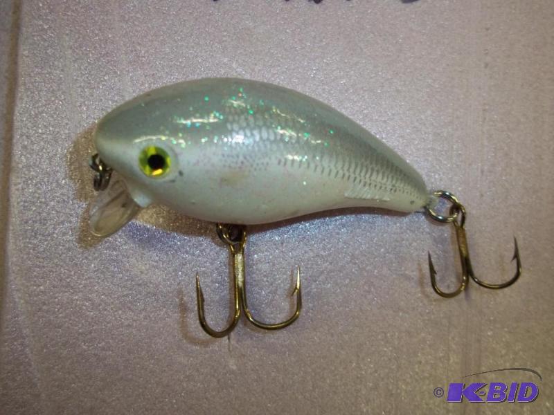 lot 101 image: Vintage Manns lure see photos for size and m...