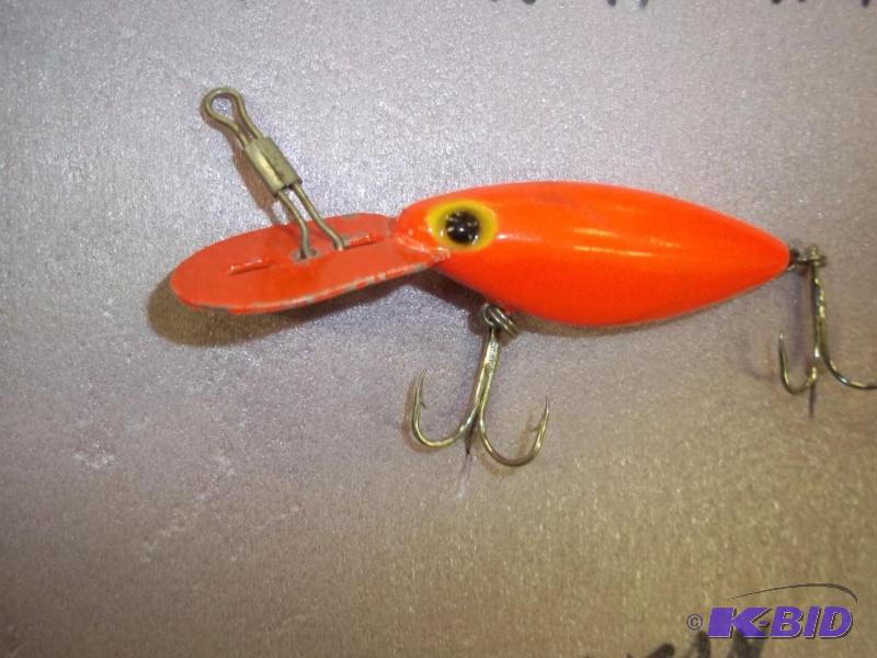 lot 102 image: Vintage Thin Fin Hotn Tot lure see photos fo...