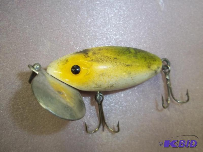 lot 113 image: Vintage Yellow lure see photos for size and m...
