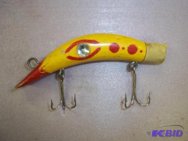 lot 122 image: Vintage Yellow lure see photos for size and m...