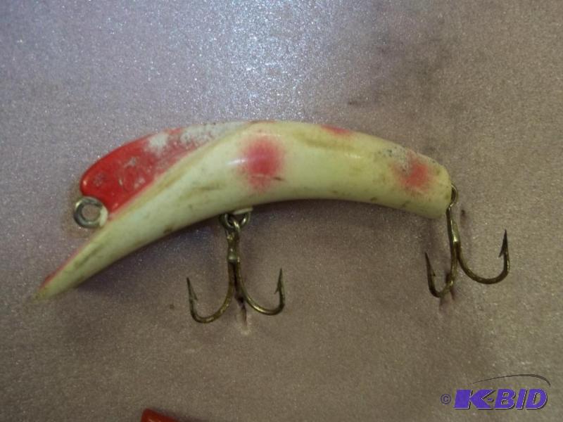 lot 127 image: Vintage Red White lure see photos for size a...