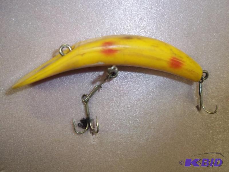 lot 129 image: Vintage Yellow lure see photos for size and m...