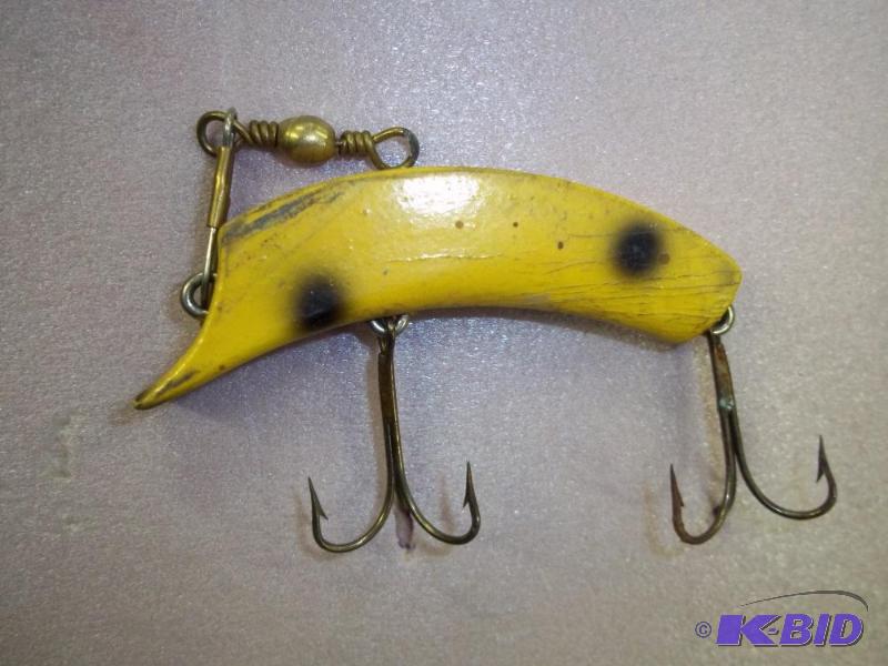 lot 133 image: Vintage Yellow lure see photos for size and m...