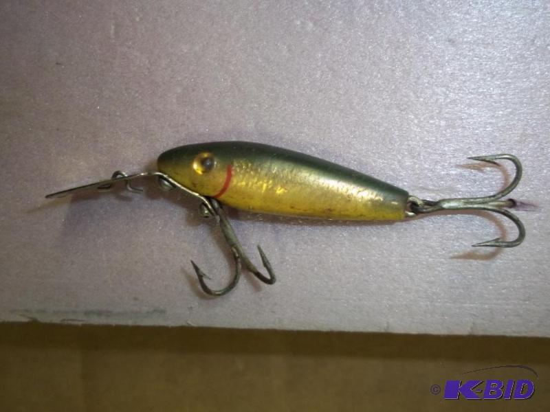 lot 149 image: Vintage Gold lure see photos for size and mor...