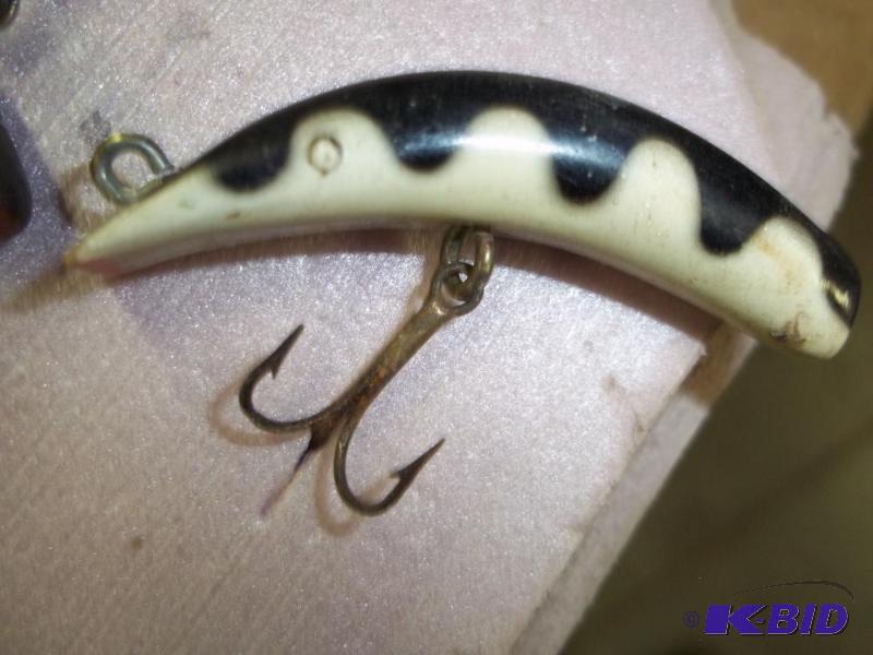 lot 150 image: Vintage Black and White lure see photos for s...
