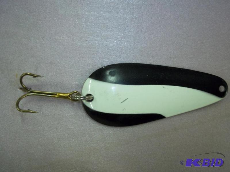 lot 153 image: Vintage Little Joe lure see photos for size a...