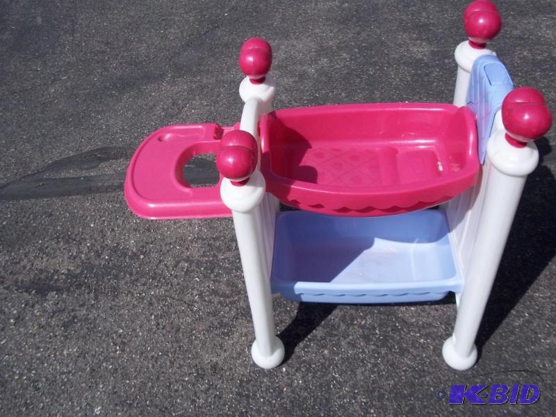 lot 181 image: Kids Play bassinet with sink...