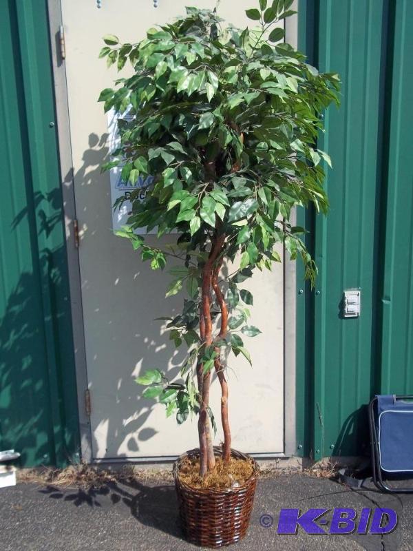lot 198 image: Decor Tree...