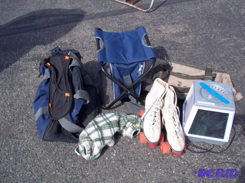 lot 210 image: Pair of rollerskates, folding stool, duffle b...