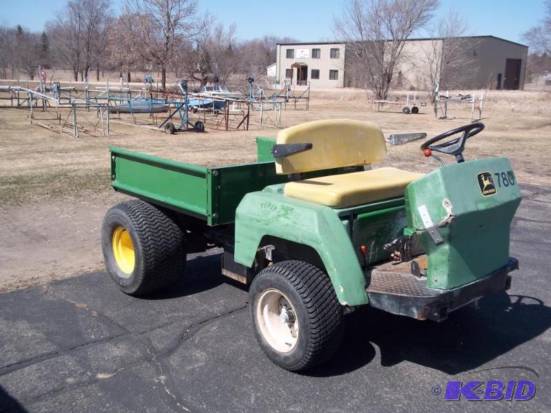 lot 27 image: John Deere 780 Gator turf pro 2 x 4 with manu...