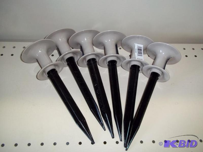 lot 273 image: 6 New garden hose guides...