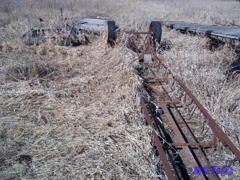 lot 30 image: Steel dock with wheels...