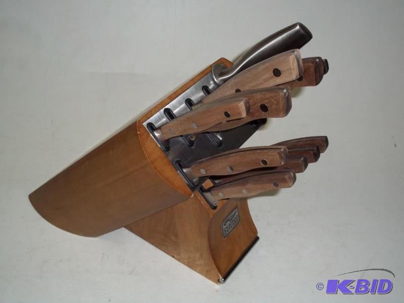 lot 35 image: Chicago Cutlery knife set with knife block...