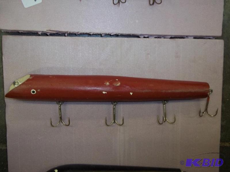 lot 43 image: Vintage Red Musky lure see photos for size an...