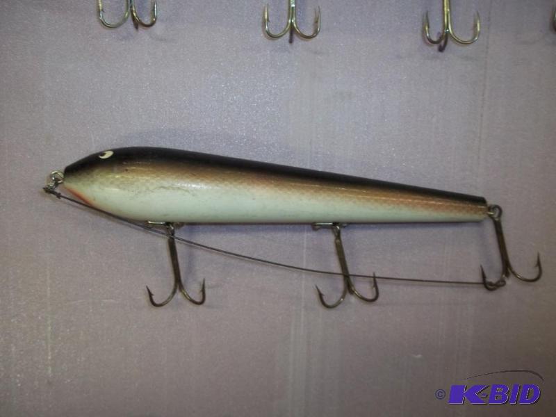 lot 44 image: Vintage Gold Musky lure see photos for size a...