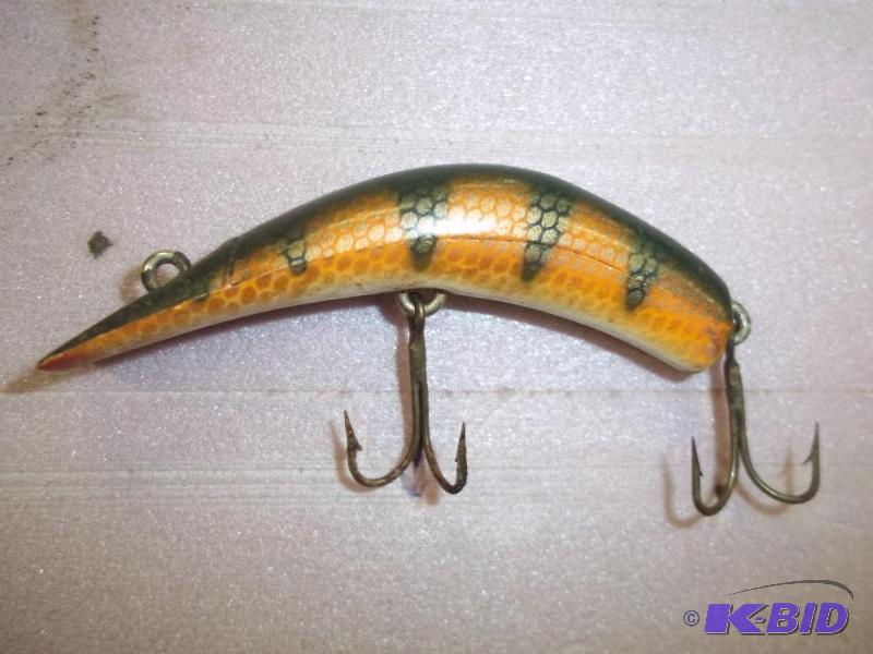 lot 48 image: Vintage Gold  Green Lazy Ike 2 lure see phot...