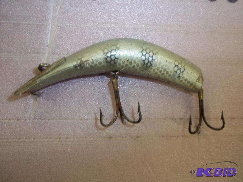 lot 49 image: Vintage Light Green Kautsks Lazy Ike 3 lure ...