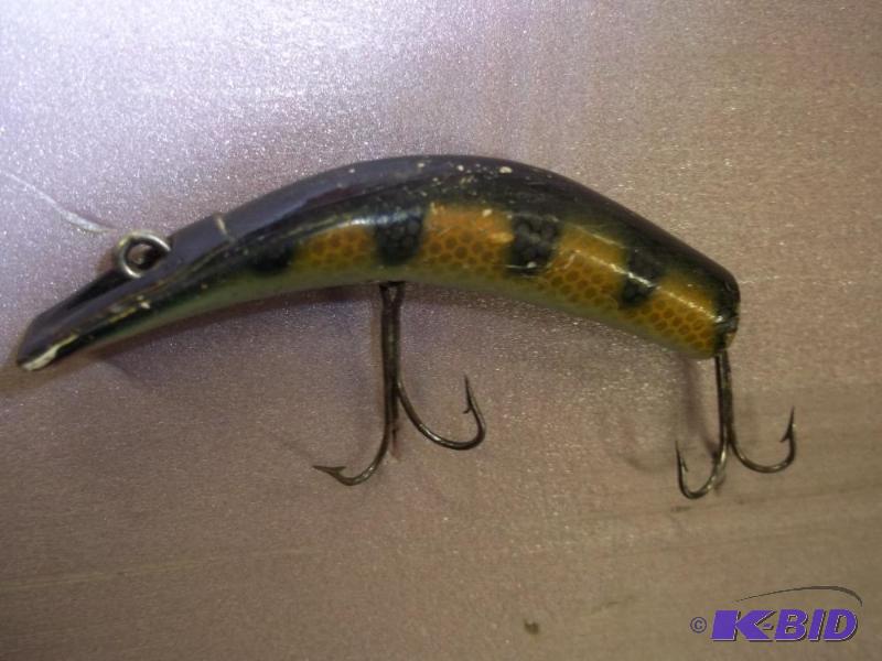 lot 62 image: Vintage Green lure see photos for size and mo...