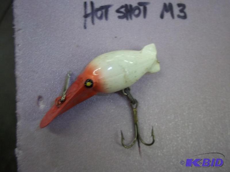 lot 72 image: Vintage Red  White Hot Shot M3 lure see phot...