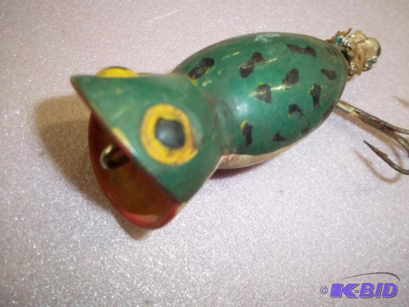 lot 75 image: Vintage Green Frog lure see photos for size a...