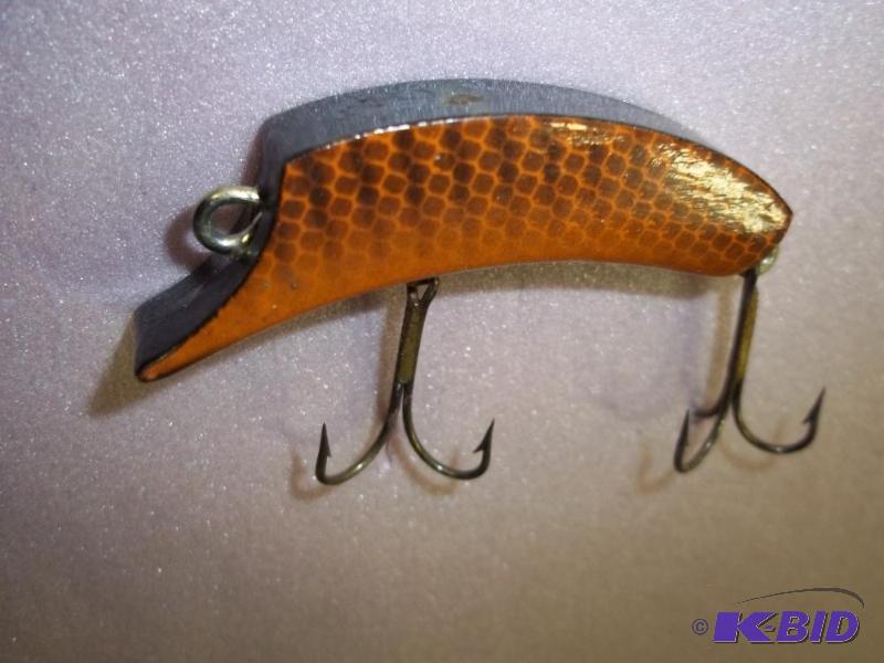 lot 76 image: Vintage Orange  Gold lure see photos for siz...