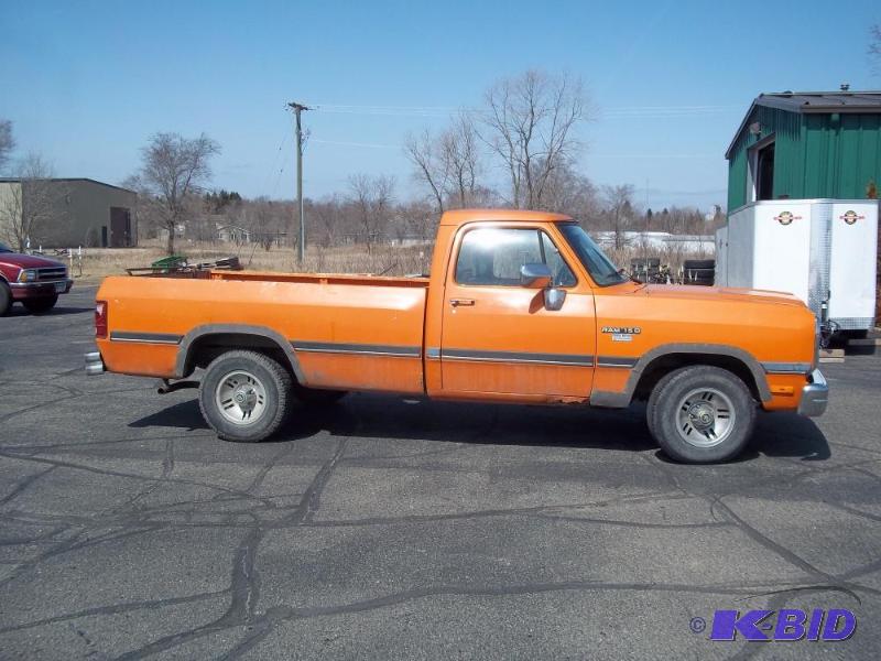 lot 8 image: 1991 Dodge D150 Pickup