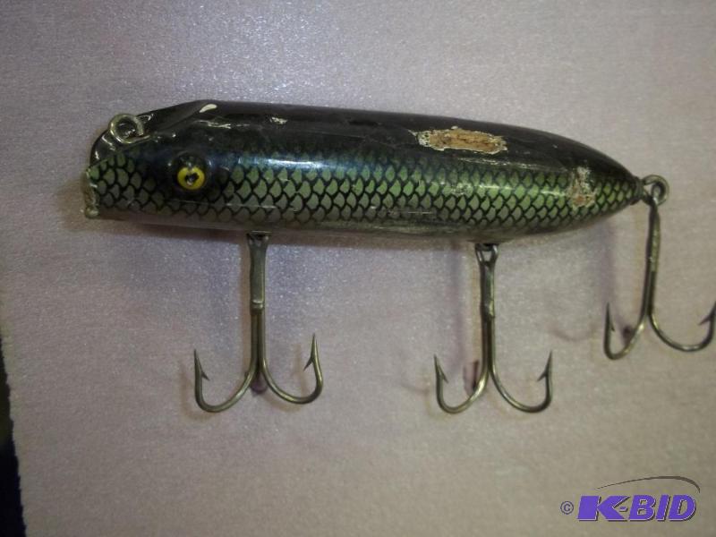 lot 80 image: Vintage Green lure see photos for size and mo...