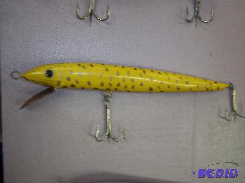 lot 85 image: Vintage Yellow lure see photos for size and m...