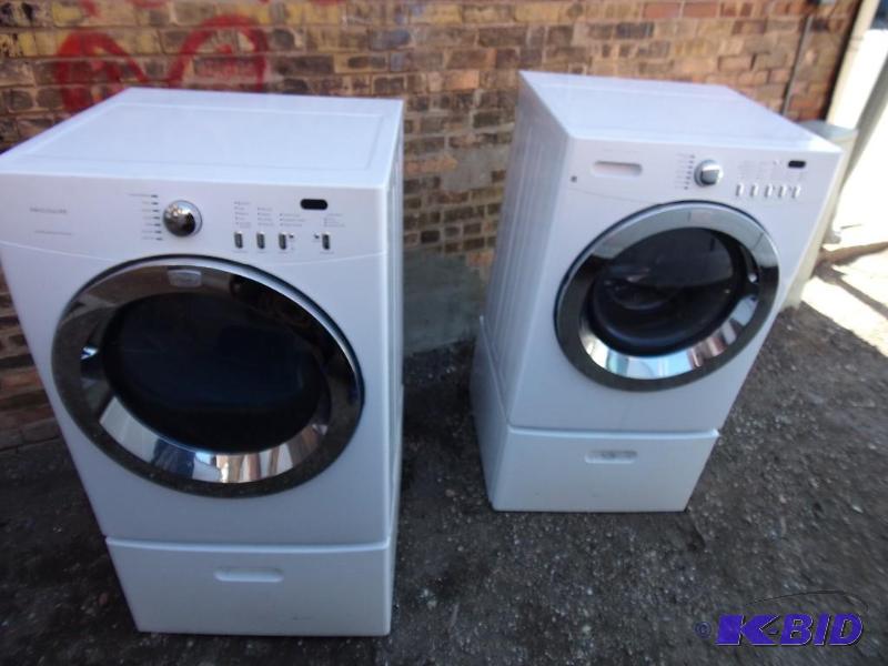 FRIGID AIRE  WASHER AND DRYER SET