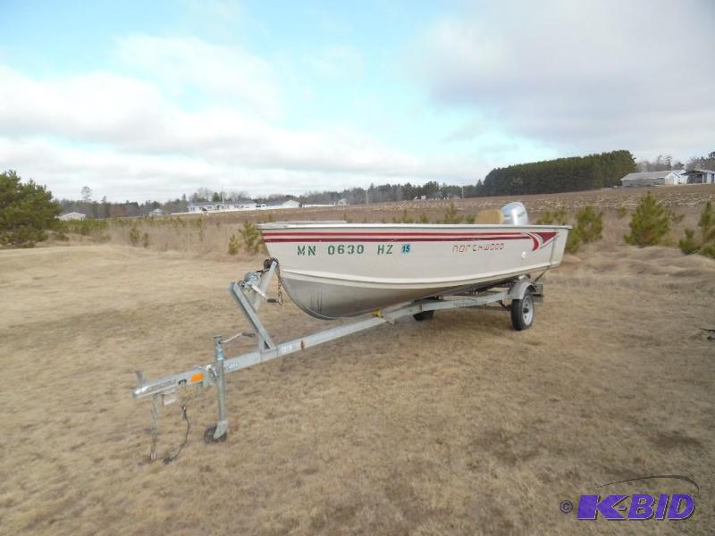2000 Northwoods Fishing Boat