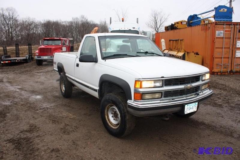2000 Chevy K2500, Standard Cab, Standard Bed 4WD Pickup 5.7 L Gasoline Engine