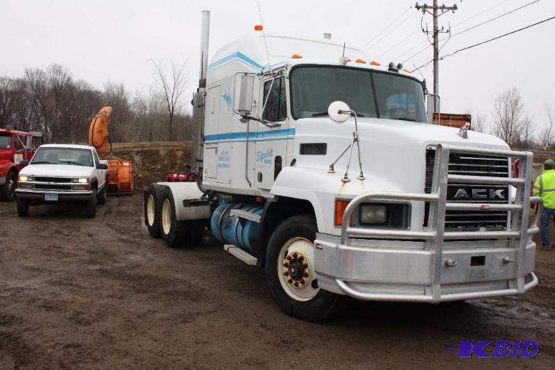 1990 Mack Tandem Axle Semi Tractor, Model CH613, Diesel 728ci with Head Ache Rack