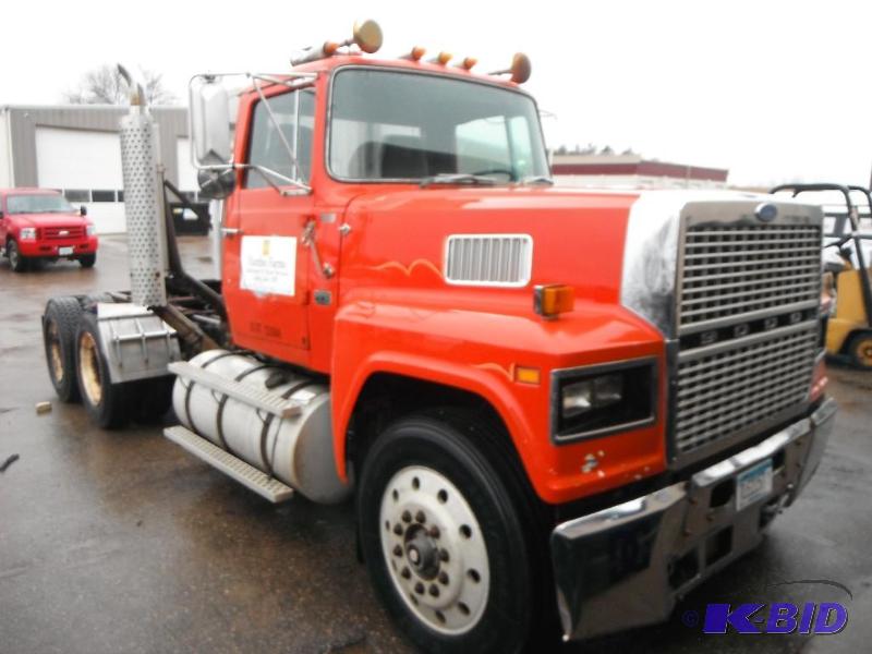 1984 Ford LTL 9000 Semi Tractor with Wet Kit, City Cab with Alum. Head Ache Rack