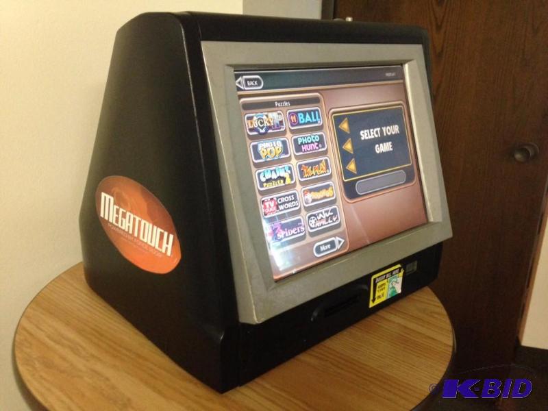 lot 3 image: Merit Elite Countertop Game