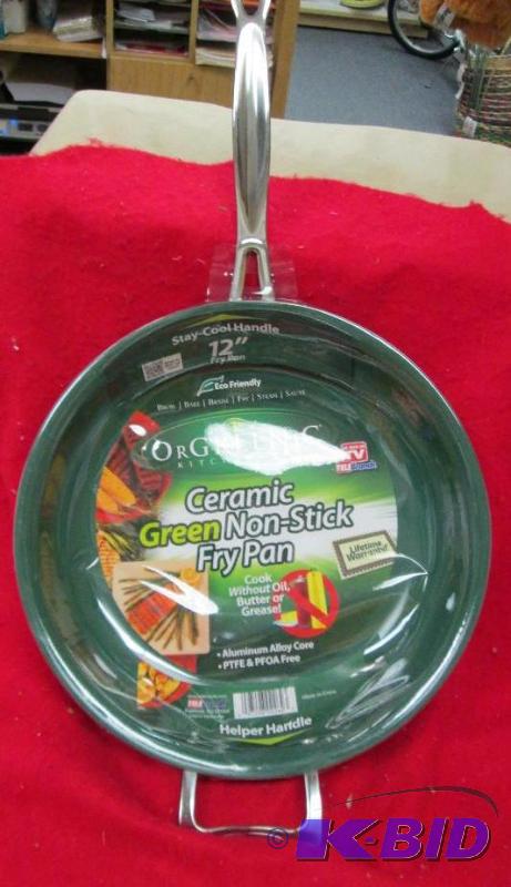 lot 15 image: Or Greening kitchenware Ceramic green non-sti...